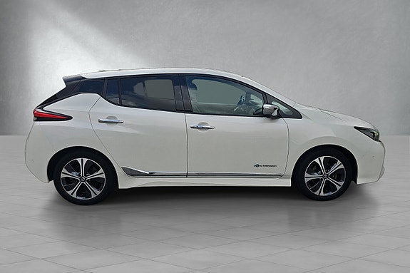 Nissan Leaf 4 of 5