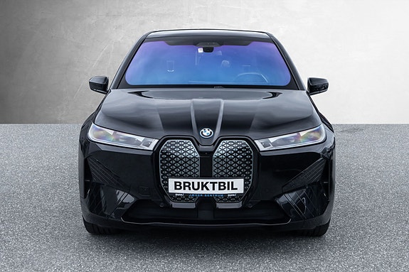 BMW iX 4 of 5