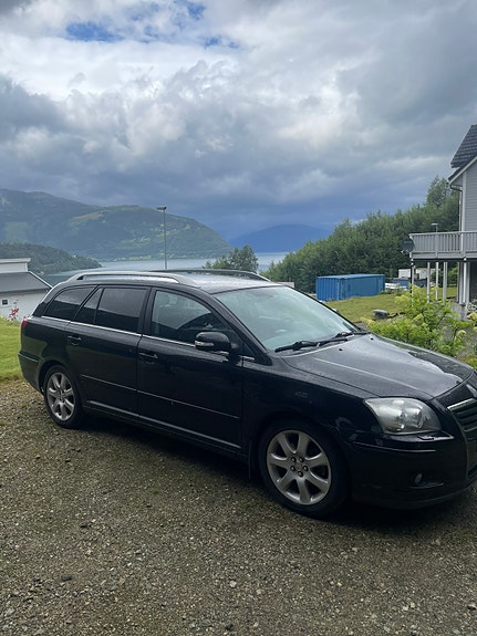 Toyota Avensis 2 of 11
