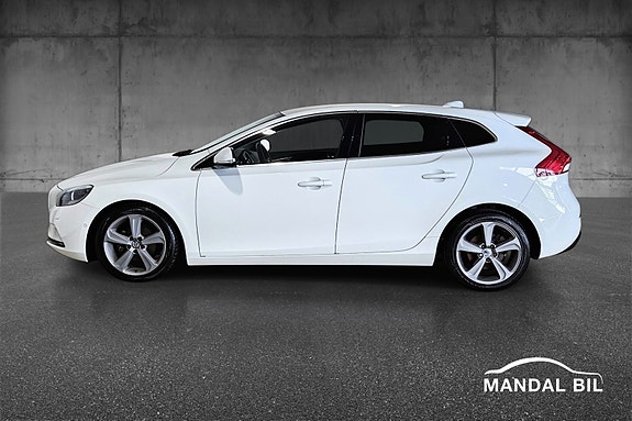 Volvo V40 9 of 30