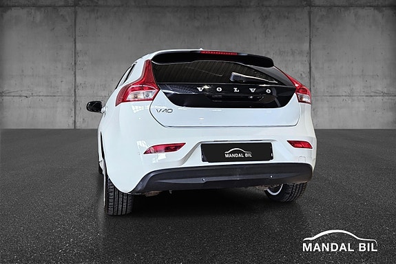 Volvo V40 14 of 30