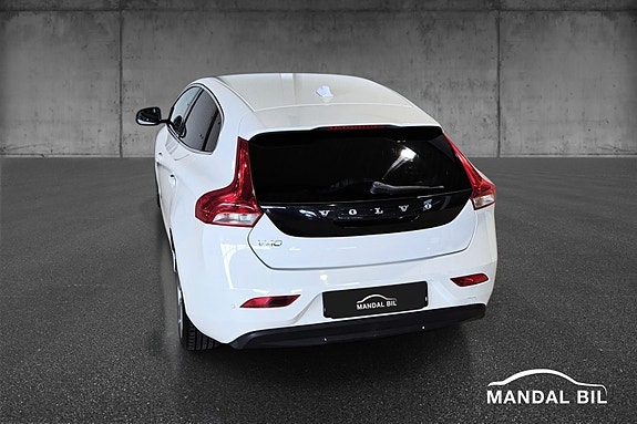 Volvo V40 13 of 30
