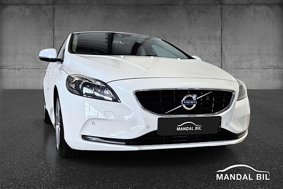 Volvo V40 4 of 30