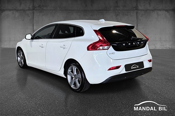 Volvo V40 10 of 30