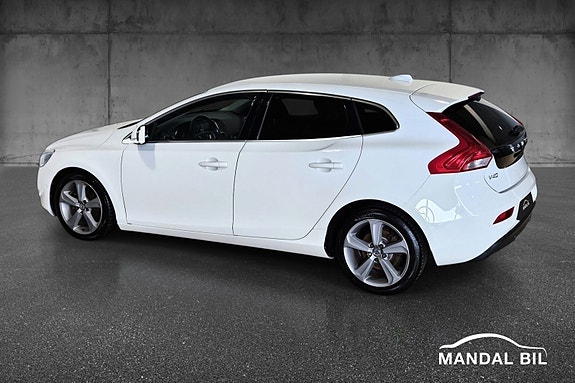 Volvo V40 11 of 30