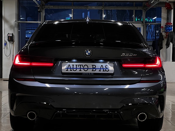 BMW 330e 4 of 5