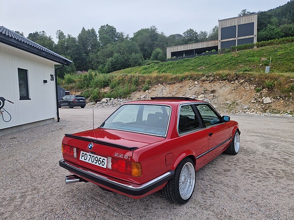 BMW 325i 3 of 30