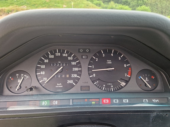 BMW 325i 12 of 30