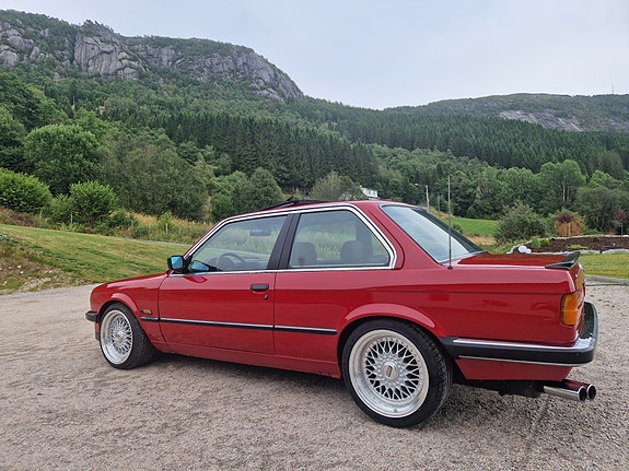 BMW 325i 4 of 30