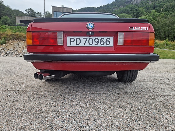 BMW 325i 24 of 30