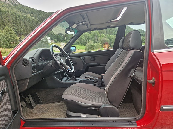 BMW 325i 11 of 30