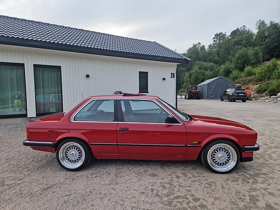BMW 325i 2 of 30