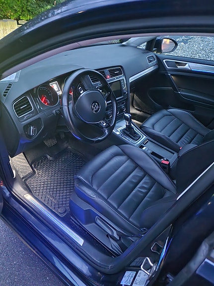 Volkswagen e-Golf VII 15 of 20