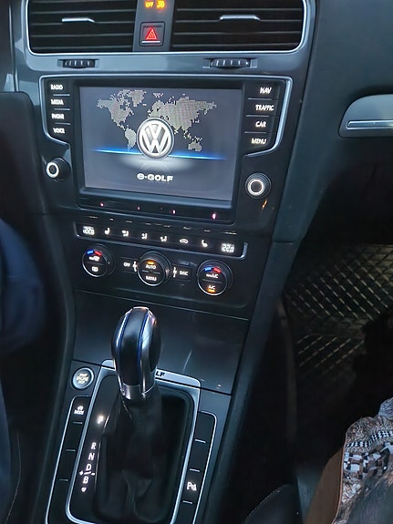 Volkswagen e-Golf VII 16 of 20