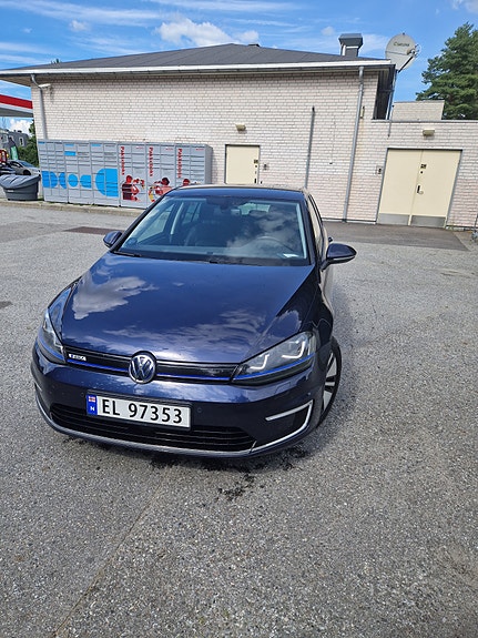 Volkswagen e-Golf VII 2 of 20