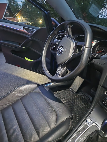 Volkswagen e-Golf VII 13 of 20