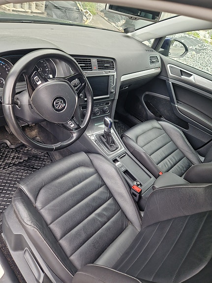 Volkswagen e-Golf VII 9 of 20