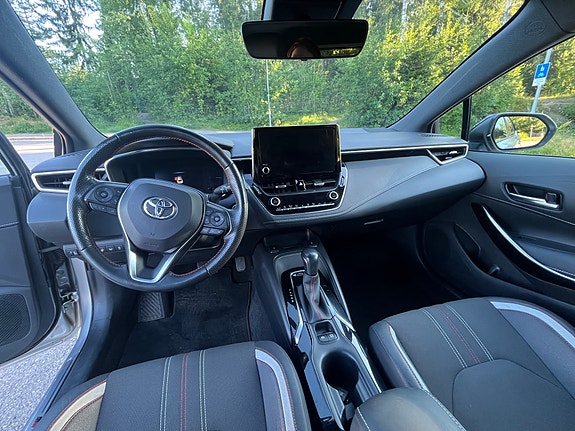 Toyota Corolla 8 of 12