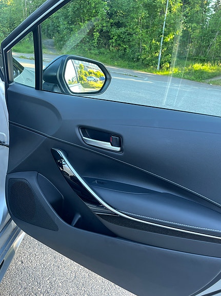 Toyota Corolla 7 of 12