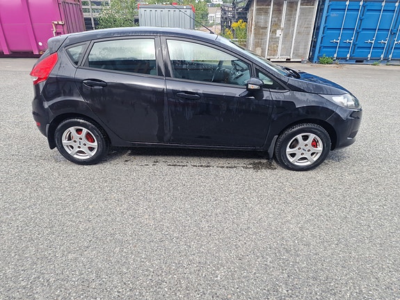 Ford Fiesta 2 of 8