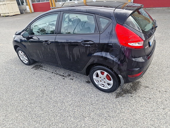 Ford Fiesta 4 of 8