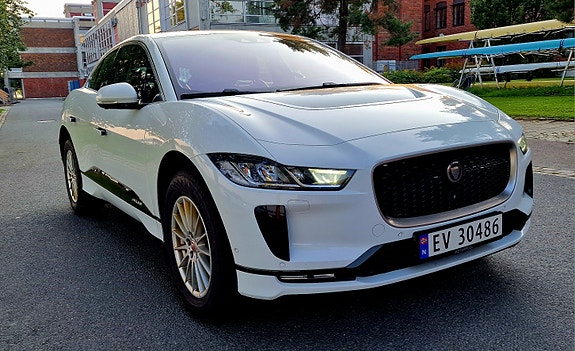 Jaguar I-PACE 4 of 19
