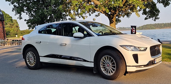 Jaguar I-PACE 12 of 19