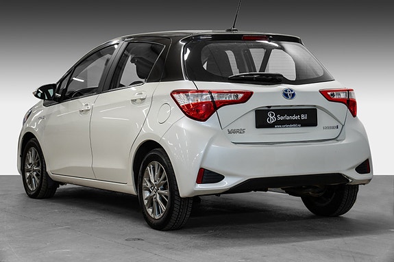 Toyota Yaris 4 of 5
