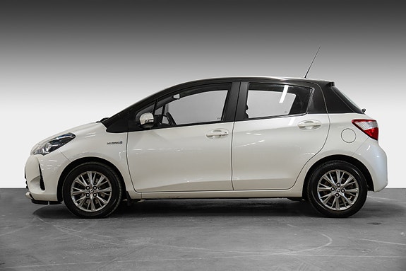 Toyota Yaris 3 of 5