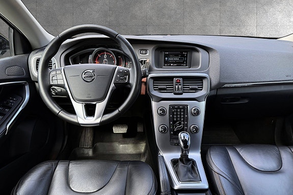 Volvo V40 Cross Country 17 of 20