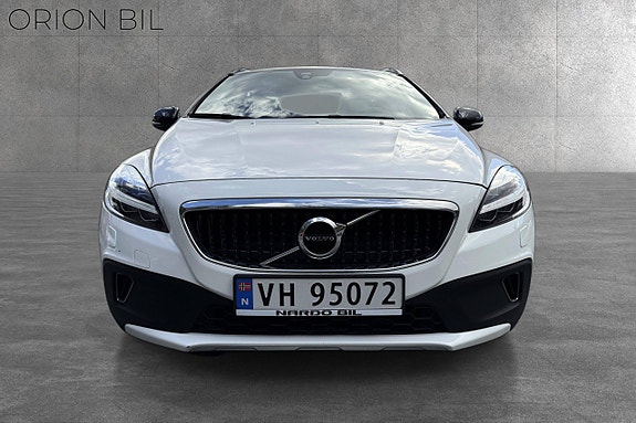 Volvo V40 Cross Country 2 of 5