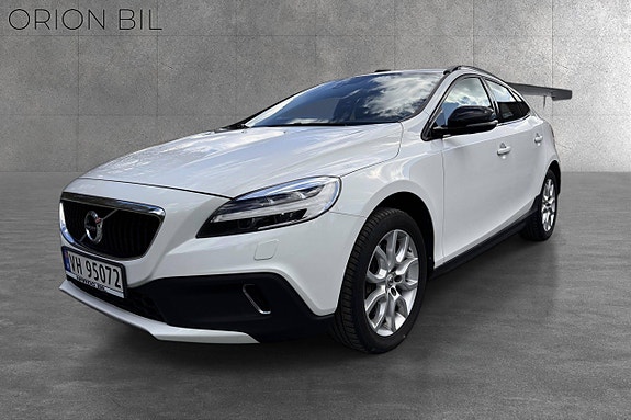 Volvo V40 Cross Country 3 of 5
