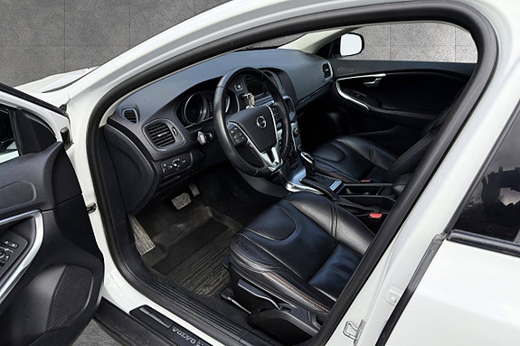 Volvo V40 Cross Country 12 of 20
