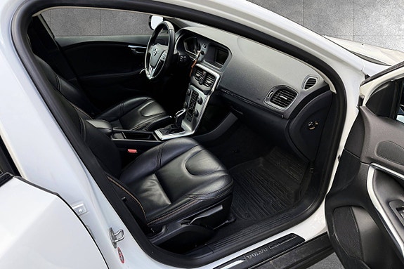 Volvo V40 Cross Country 13 of 20