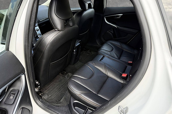 Volvo V40 Cross Country 14 of 20