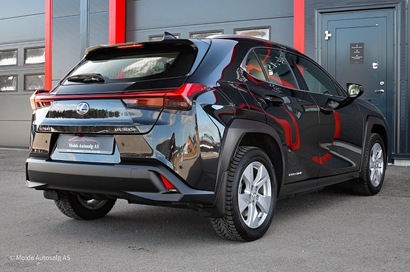 Lexus UX300e 10 of 28