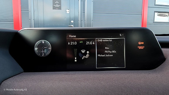 Lexus UX300e 23 of 28