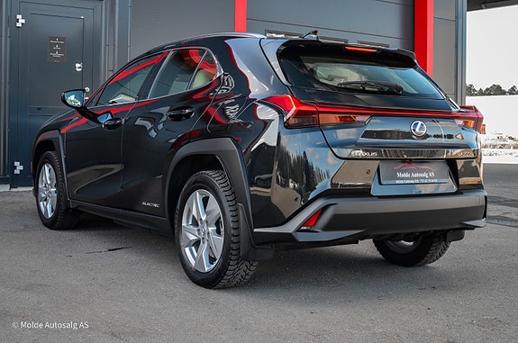 Lexus UX300e 6 of 28