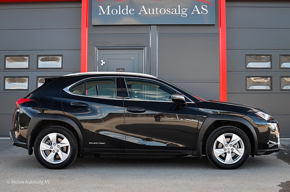 Lexus UX300e 11 of 28