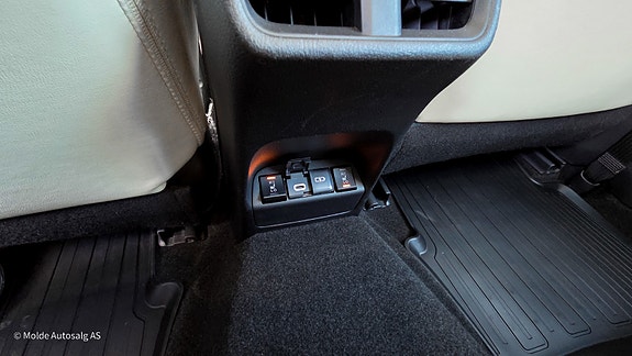 Lexus UX300e 28 of 28