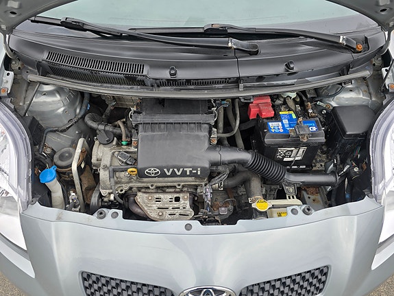 Toyota Yaris 20 of 23