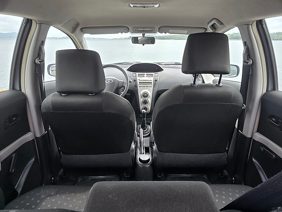 Toyota Yaris 18 of 23