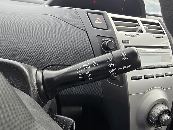 Toyota Yaris 13 of 23