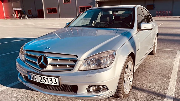 Mercedes-Benz C320 22 of 24