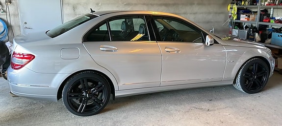 Mercedes-Benz C320 6 of 24