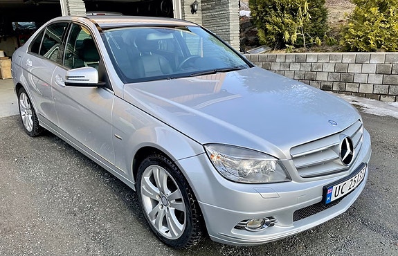 Mercedes-Benz C320 23 of 24