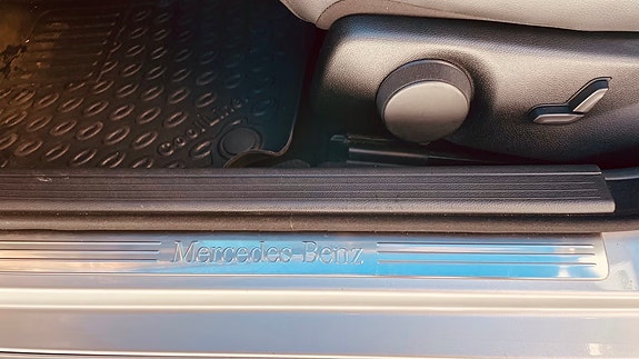 Mercedes-Benz C320 13 of 24