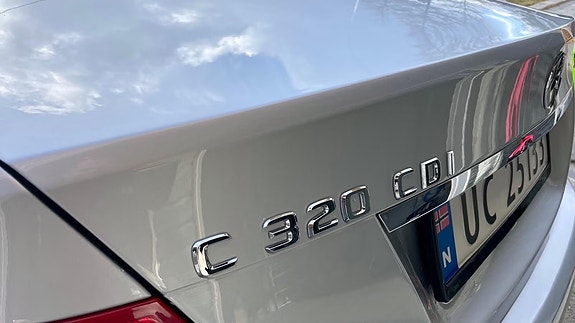 Mercedes-Benz C320 4 of 24