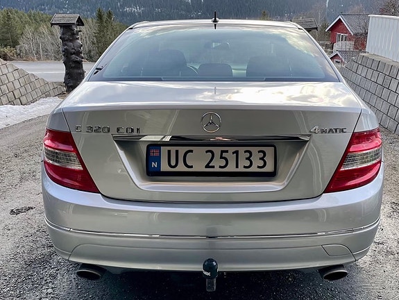 Mercedes-Benz C320 3 of 24