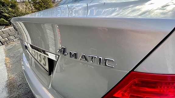 Mercedes-Benz C320 5 of 24